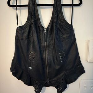 Harley Davidson Women’s blk leather halter top w/ adjustable neck strap $140. XL